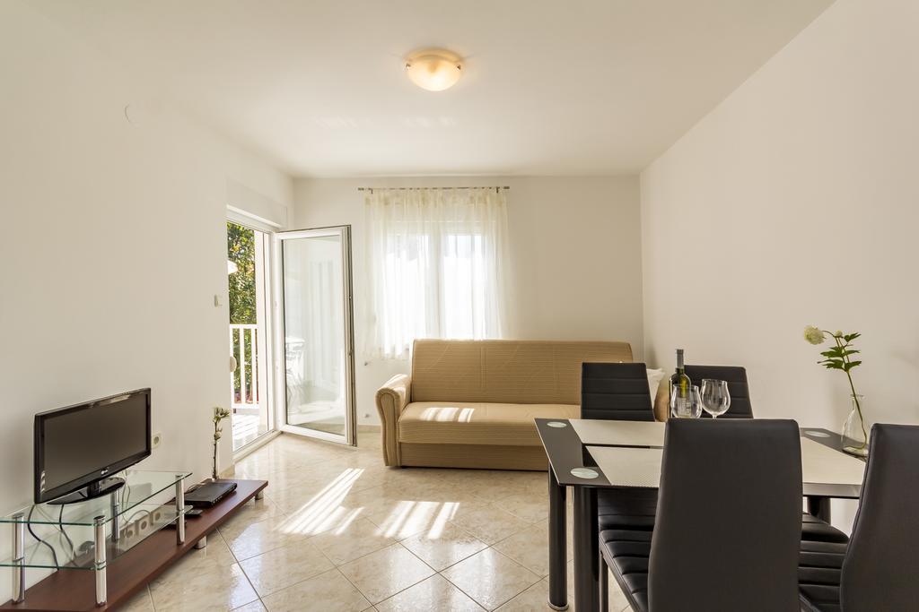 Apartments Alba Fažana Buitenkant foto