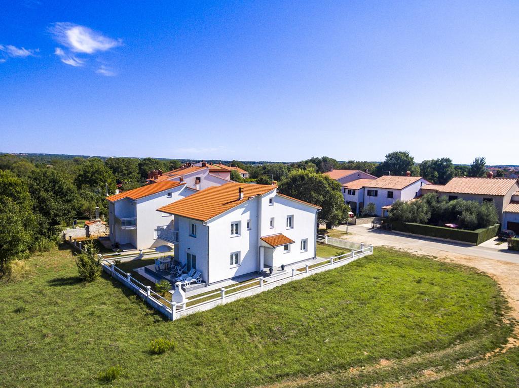 Apartments Alba Fažana Buitenkant foto