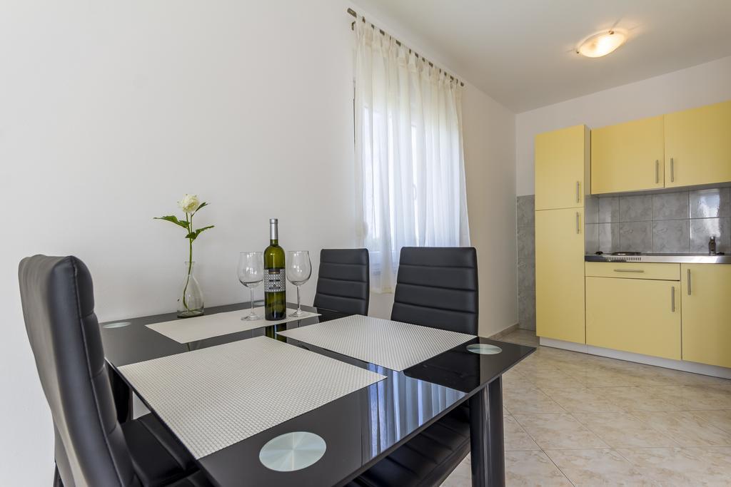 Apartments Alba Fažana Buitenkant foto