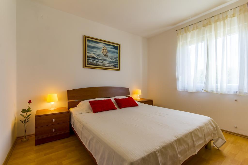 Apartments Alba Fažana Buitenkant foto